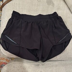 Lululemon Hotty Hot Shorts 2.5”